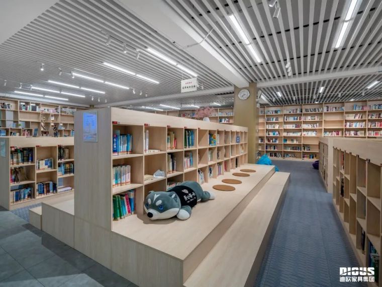 粉色直播图书馆家具