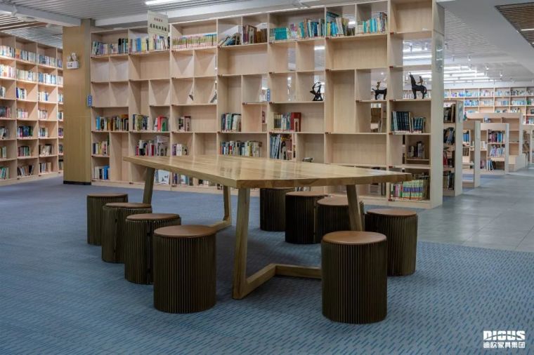 粉色直播图书馆家具