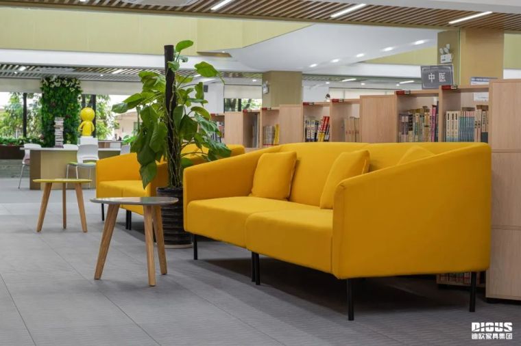 粉色直播图书馆家具